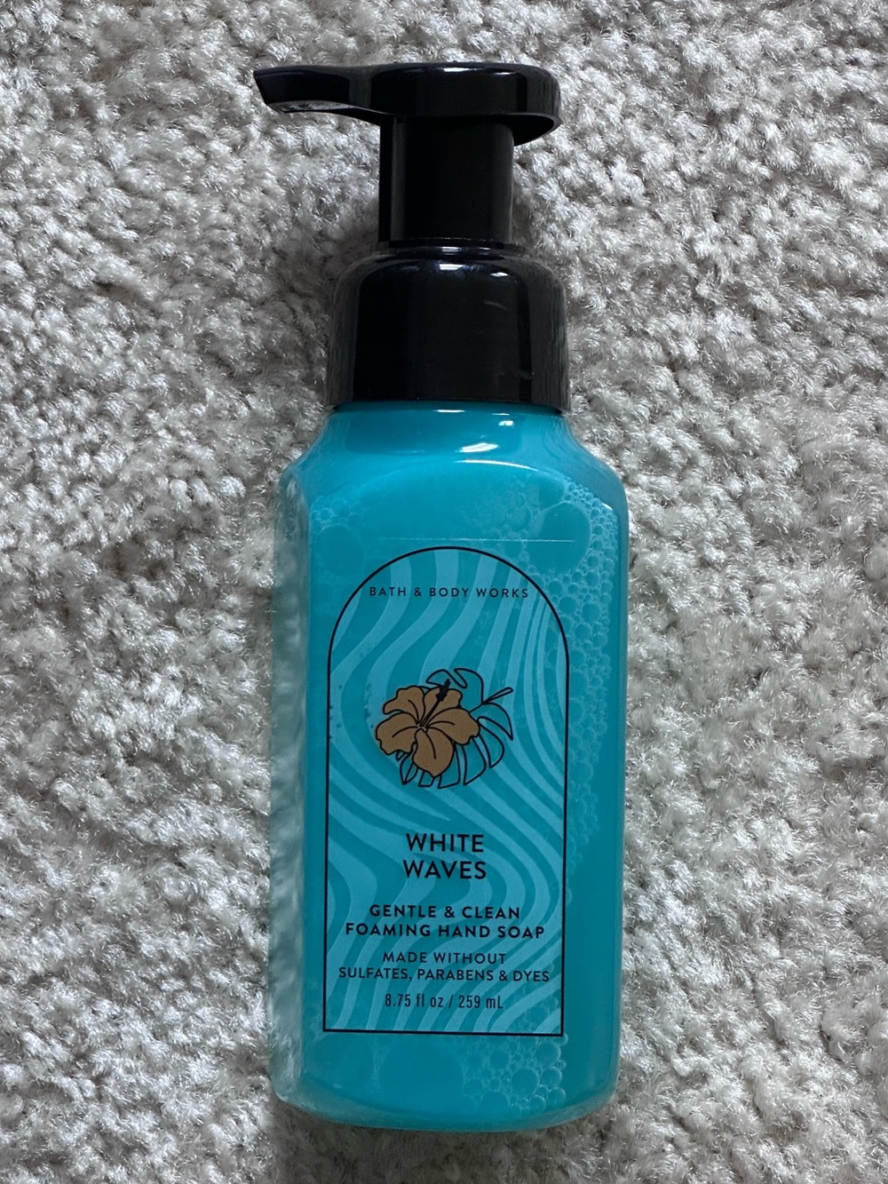 Bath & Body Works - White Waves Foaming Hand Soap